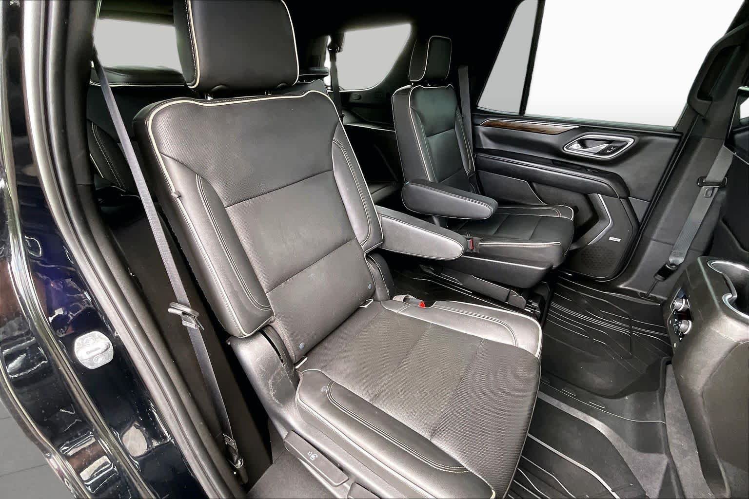Used 2024 Ebony Twilight Metallic GMC SLE image 21
