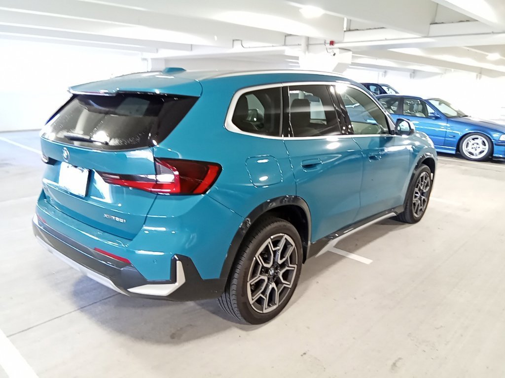 Used 2023 Blue Bay Lagoon Metallic BMW xDrive28i image 5