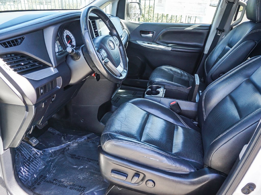 Used 2016 White Toyota SE image 17