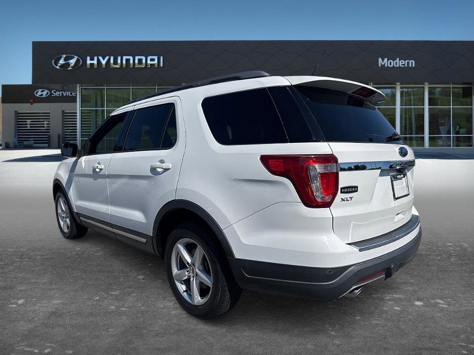 Used 2018 White Platinum Clearcoat Metallic Ford XLT image 6