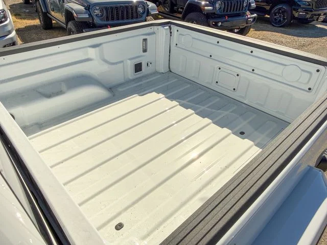 New 2026 Bright White Clear-Coat Exterior Paint Jeep Mojave X image 24