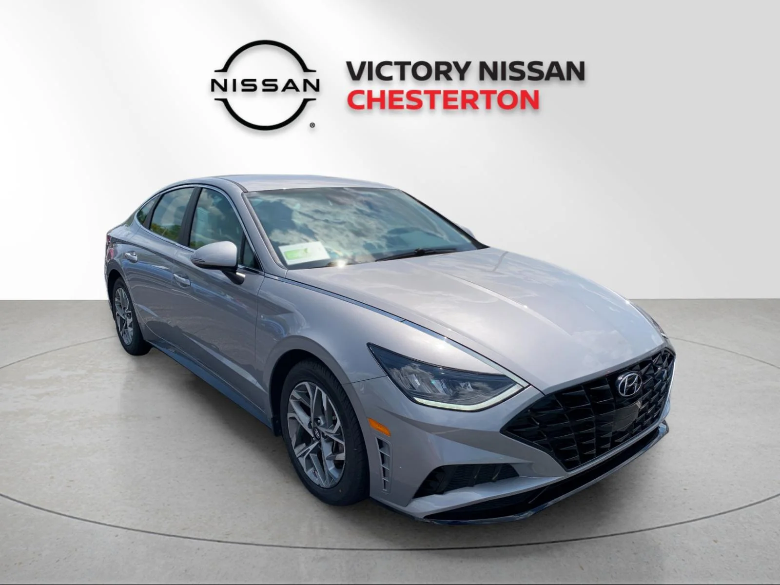 Used 2023 Silver Hyundai SEL image 5