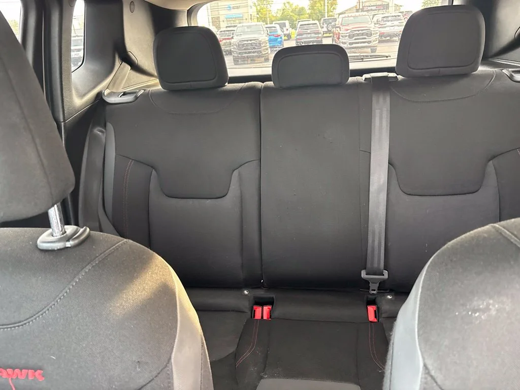 Used 2019 White Jeep Trailhawk image 24