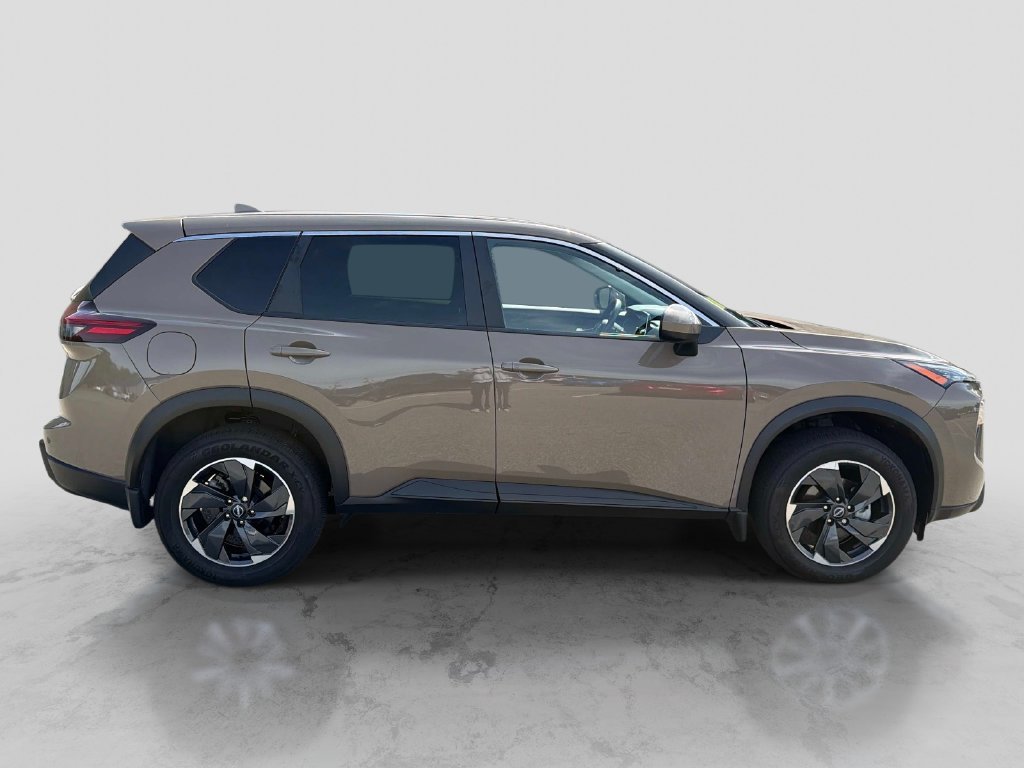 Used 2024  Nissan SV image 6