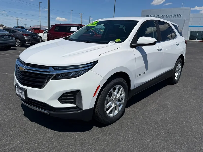 Used 2024 Summit White Chevrolet LT image 7