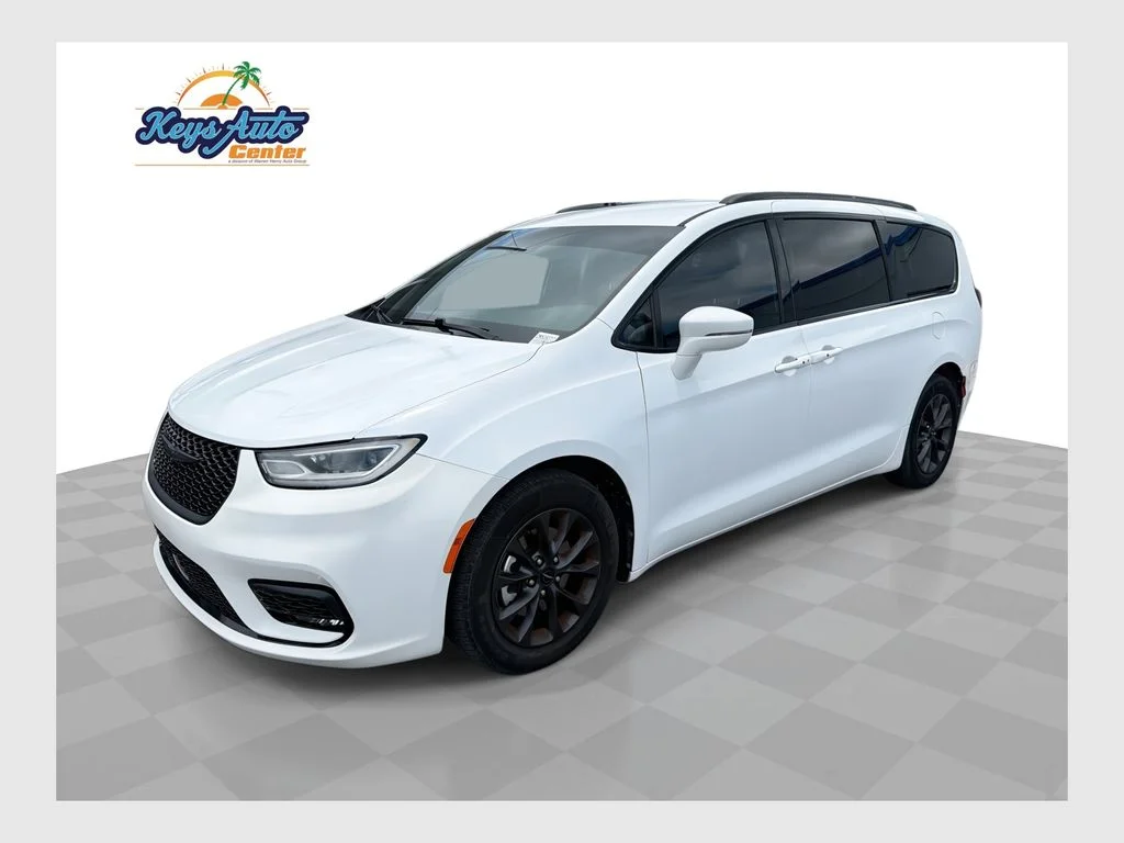 Used 2021 White Chrysler Touring L image 1