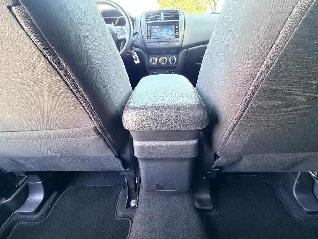 Used 2025 Labrador Black Pearl Mitsubishi ES image 25