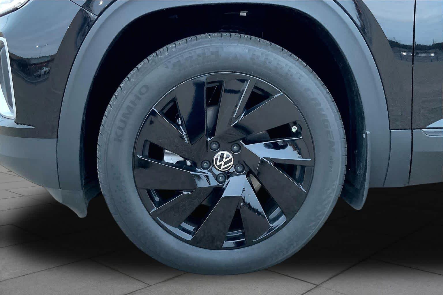 New 2026 Deep Black Pearl Volkswagen 2.0T SE w/Technology image 12