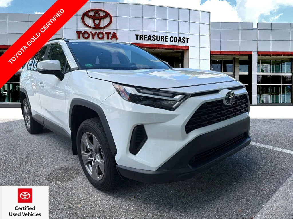 Used 2025 White Toyota XLE image 1
