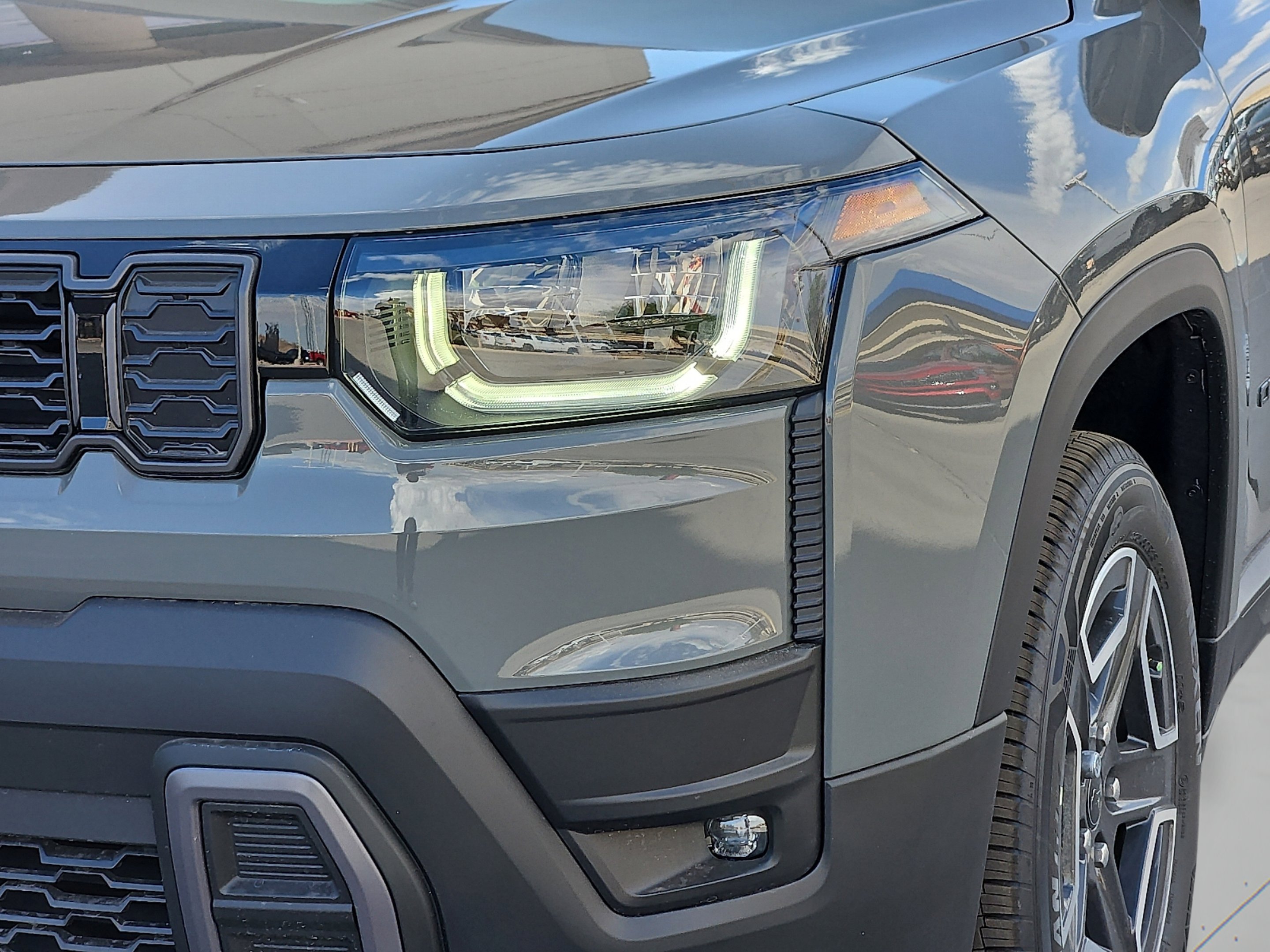 New 2026 Sting-Gray Clear-Coat Exterior Paint Jeep Laredo image 8