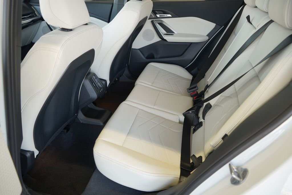 Used 2026 Alpine White BMW xDrive28i image 19