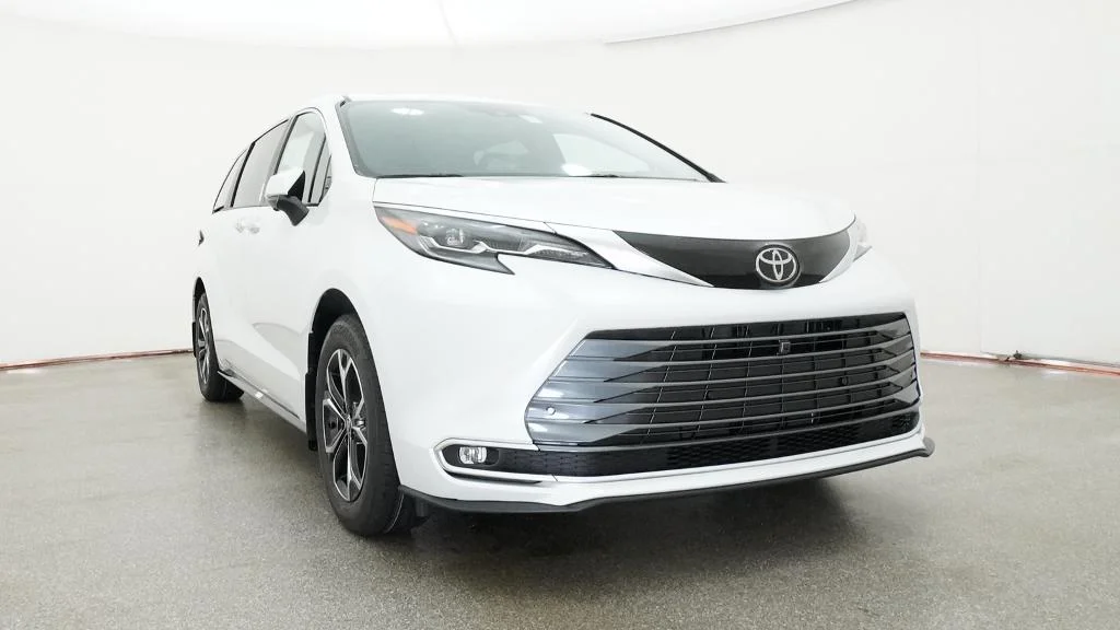 New 2026 Wind Chill Pearl Toyota Platinum image 7