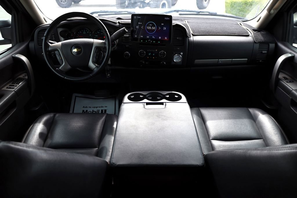 Used 2011 Sheer Silver Metallic Chevrolet LT image 18