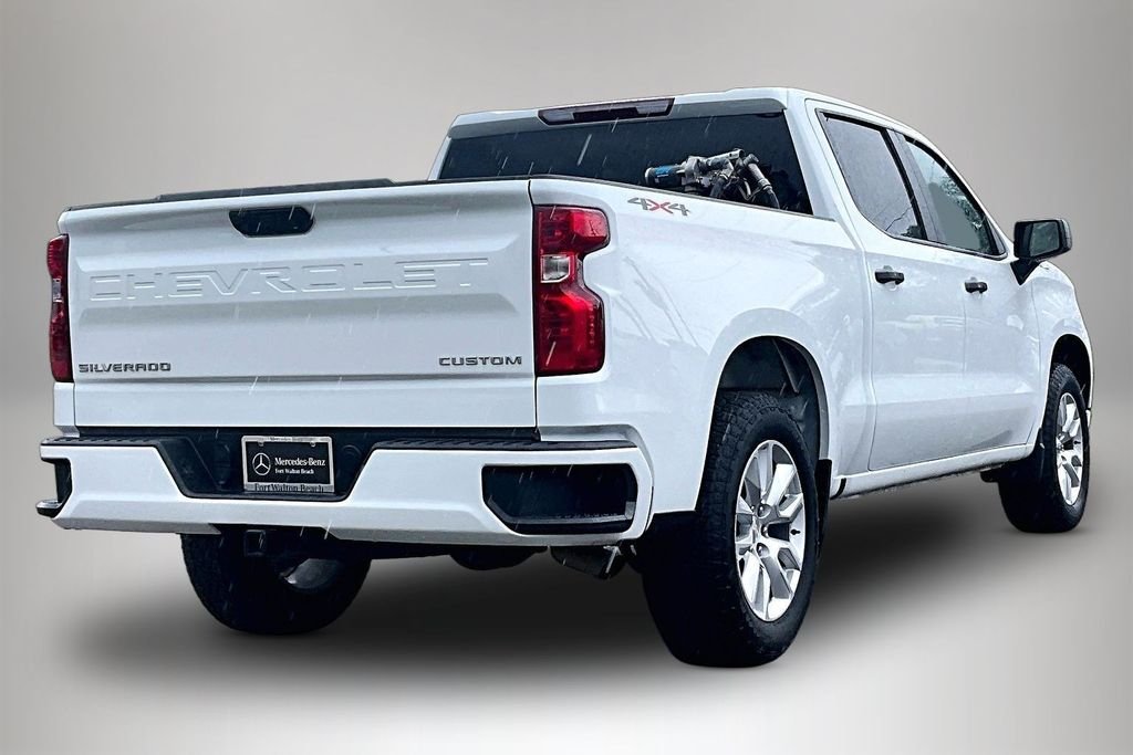 Used 2025 White Chevrolet Custom image 4