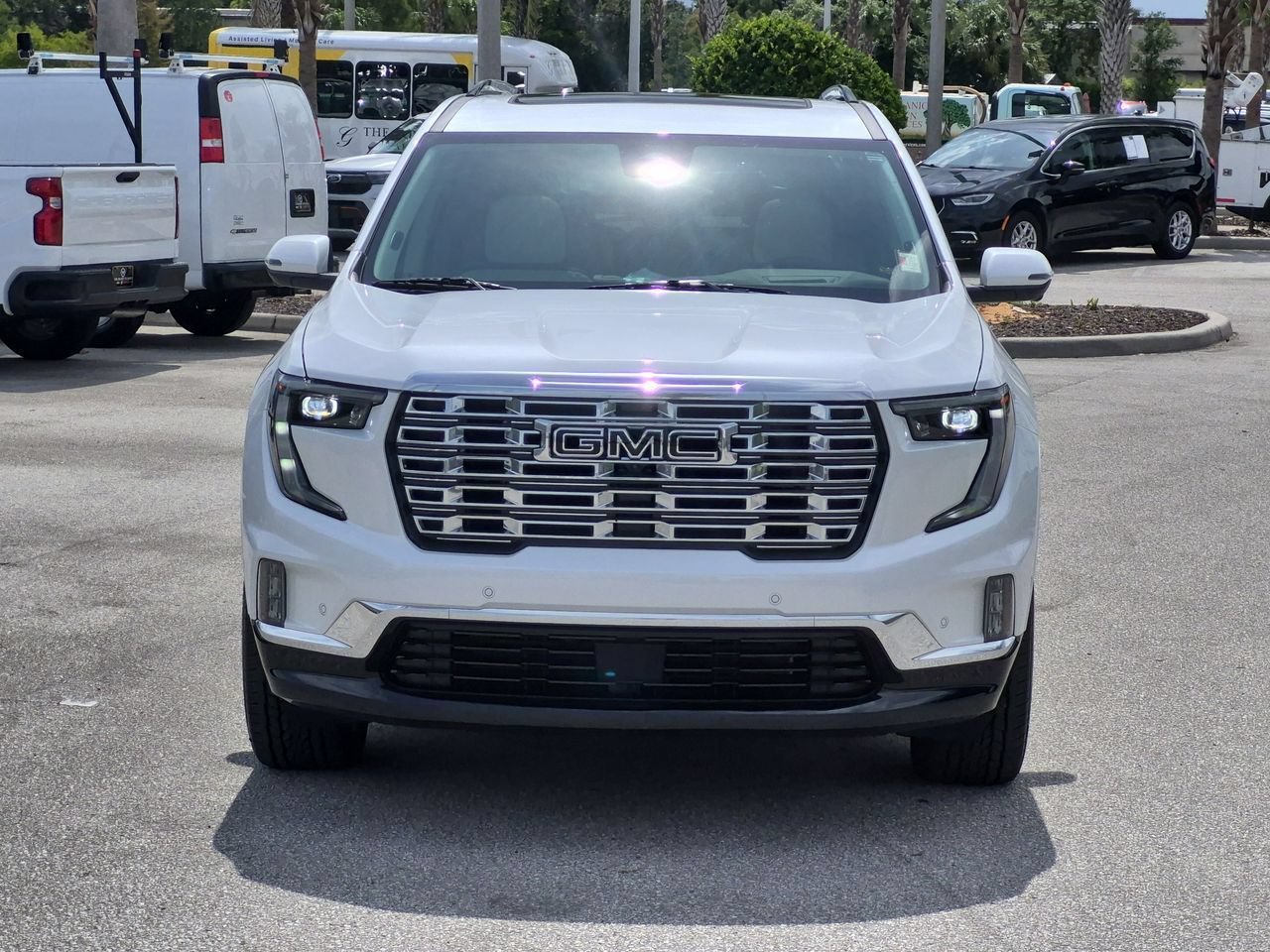Used 2025 White Frost Tricoat GMC Denali image 3