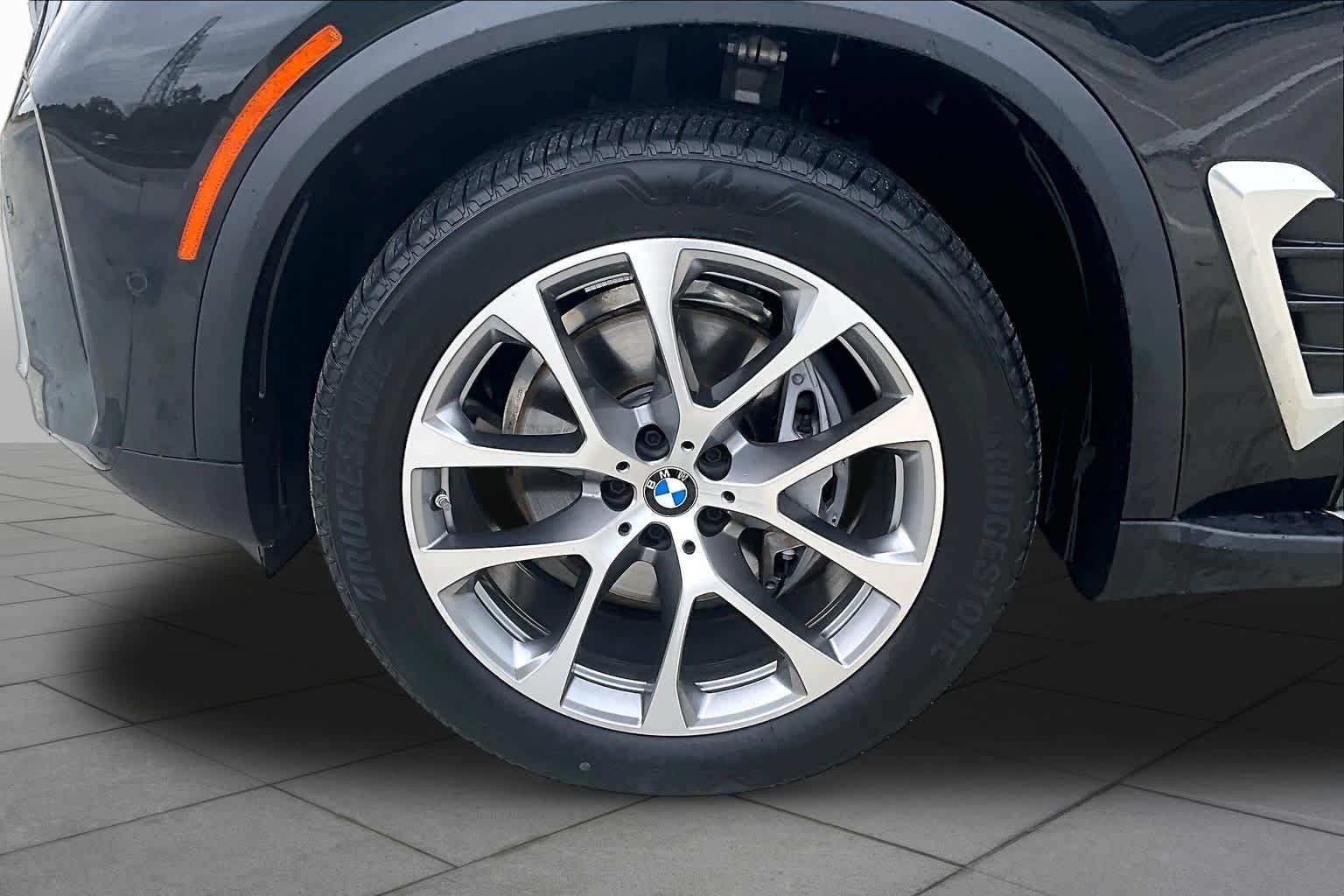 Used 2026 Black Sapphire Metallic BMW sDrive40i image 10