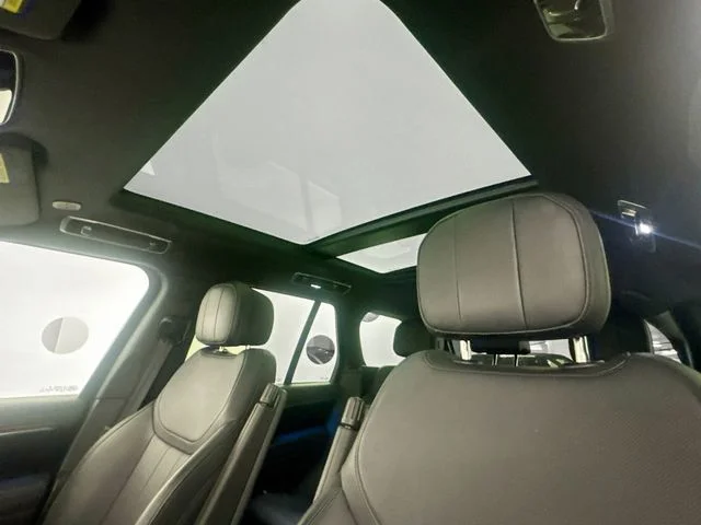 Used 2023 Silver Land Rover SE image 21