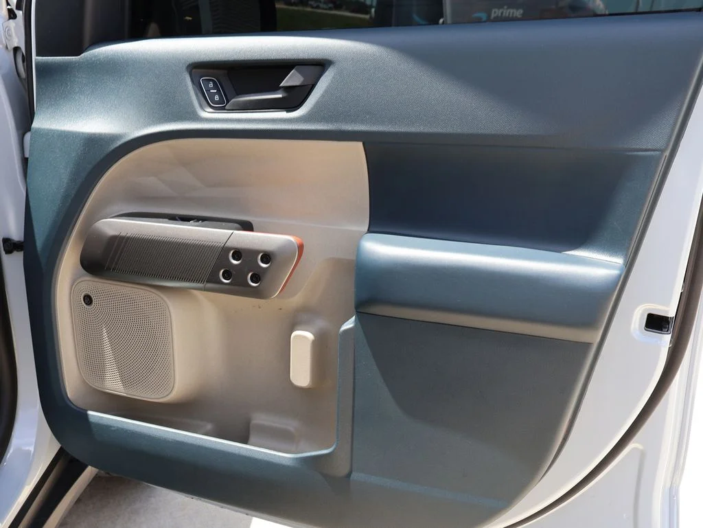 Certified Used 2025 White Metallic Ford Lariat image 9