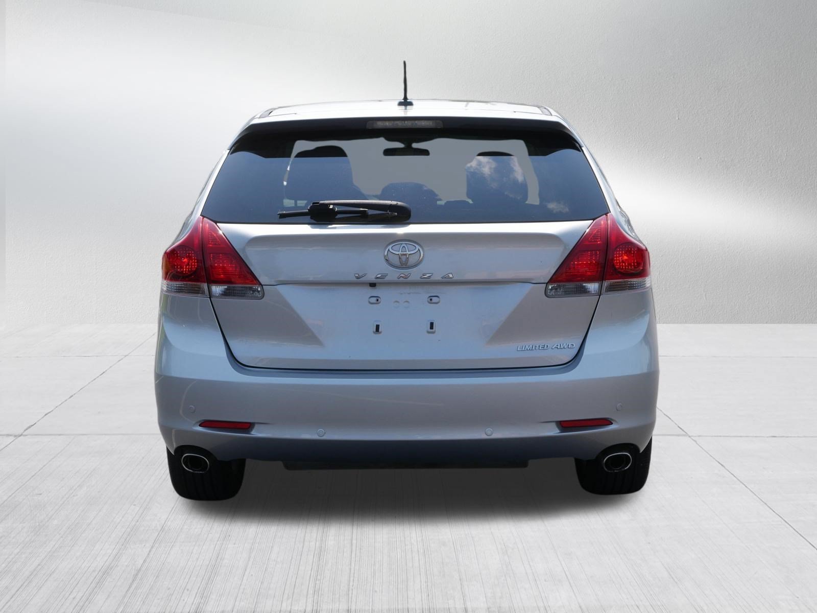 Used 2015 Celestial Silver Metallic Toyota Limited image 6