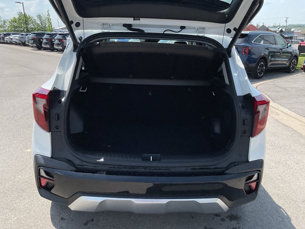 Certified Used 2025 Snow White Pearl Kia SX image 17