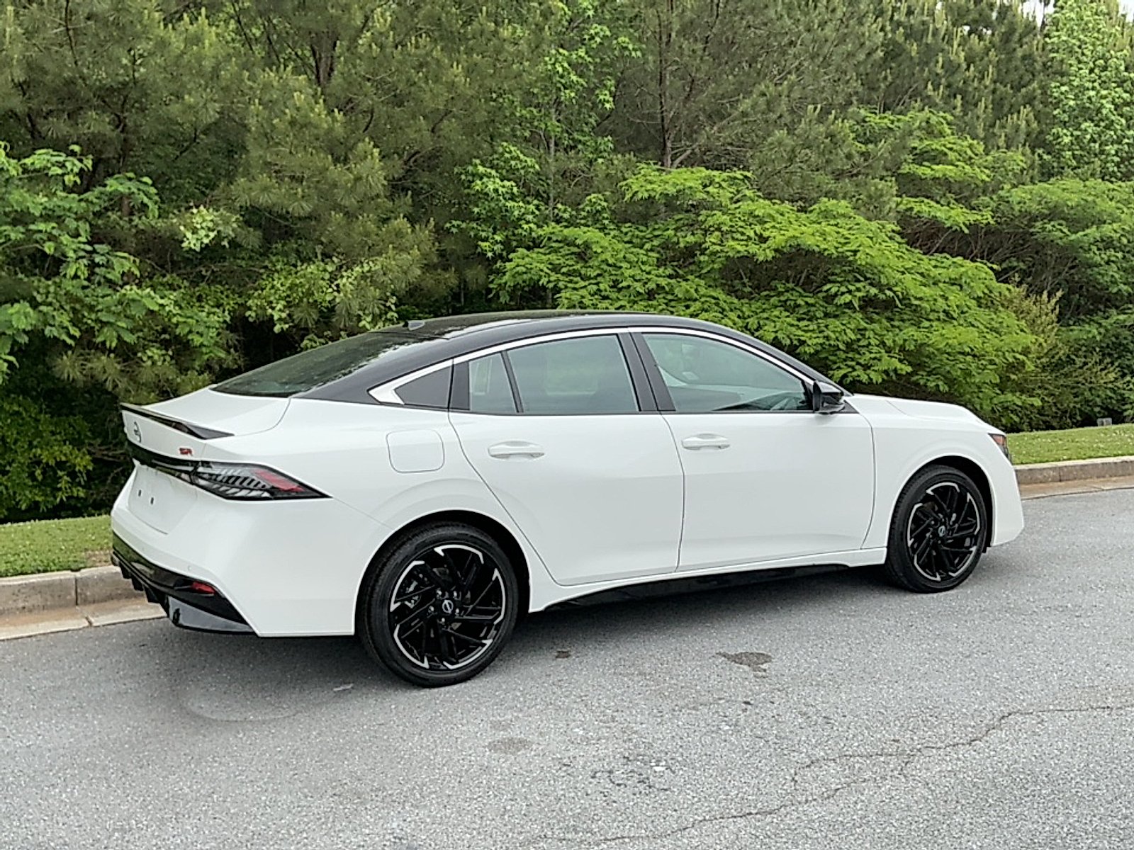 New 2026 Aspen White Tricoat/Super Black Nissan SR image 2