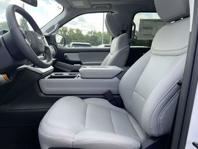 New 2027 Star White Metallic Tri-Coat Ford MAX Active image 15