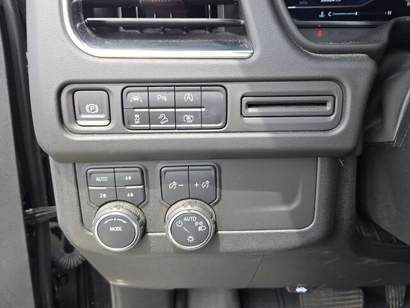 Used 2024 Black Chevrolet Z71 image 28