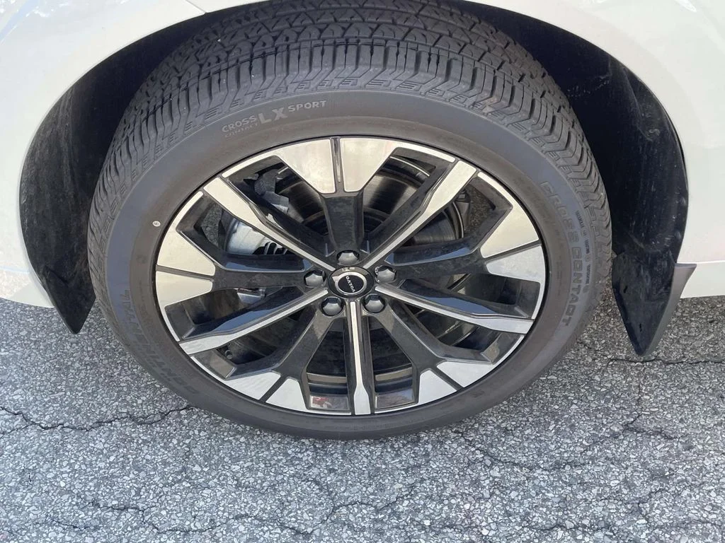 2026 Volvo XC60 Plus - Photo 10