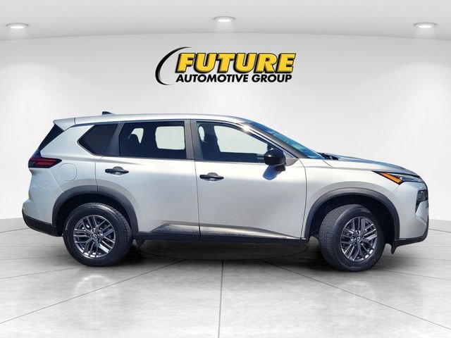 Used 2024 Silver Nissan S image 3