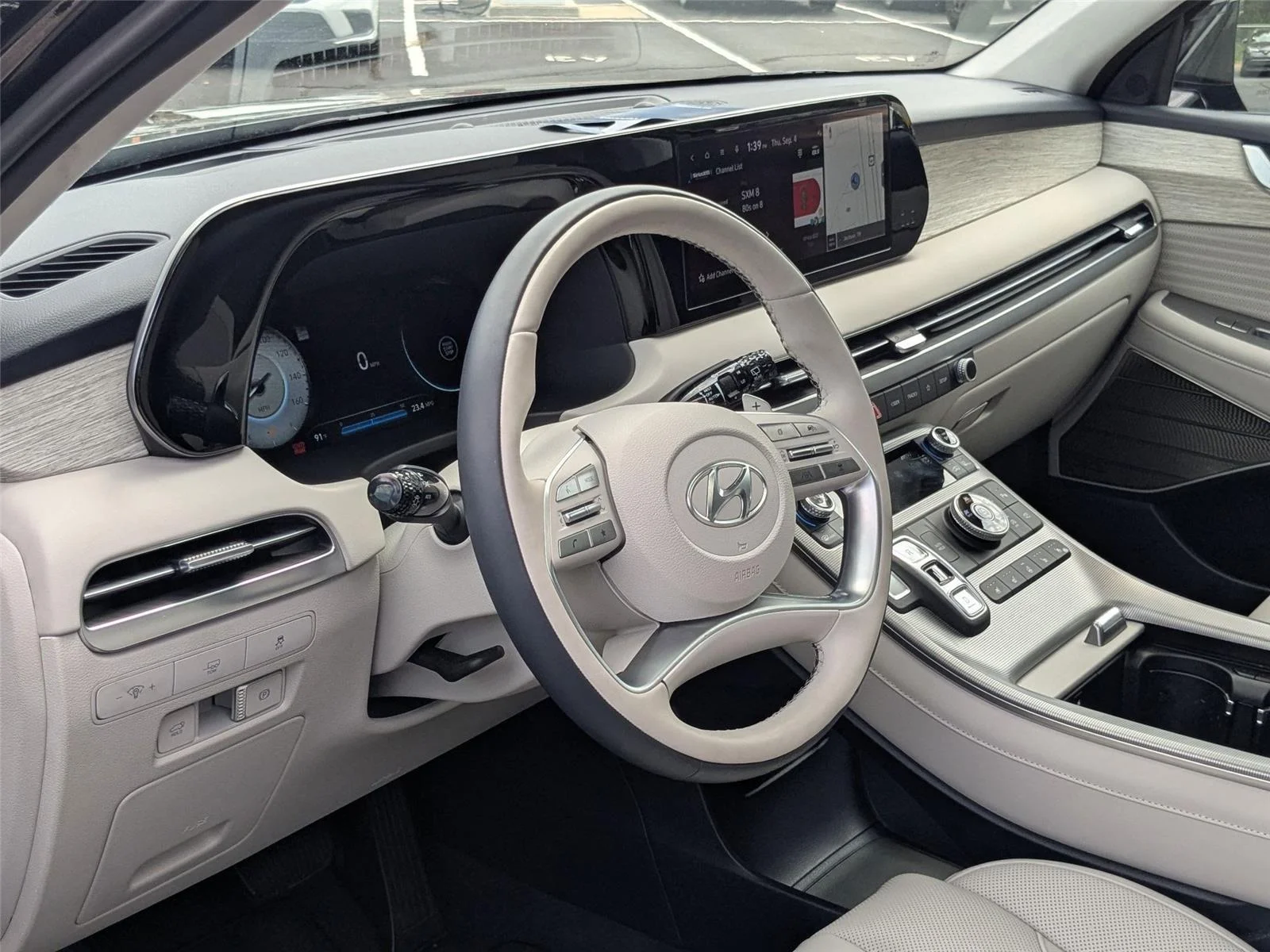 Used 2025 Abyss Black Pearl Hyundai Calligraphy image 2