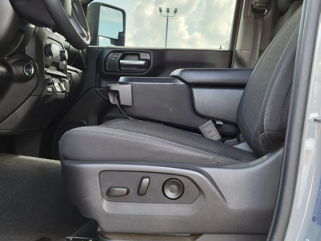 Used 2025 Slate Gray Metallic Chevrolet Custom image 24