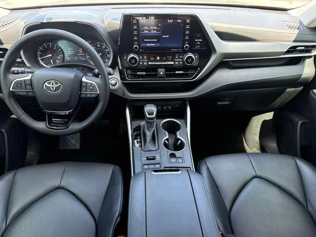 Certified Used 2020 CELESTIAL SILVER METALLIC Toyota XLE image 25