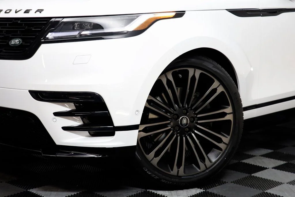 New 2026 White Land Rover Autobiography image 4