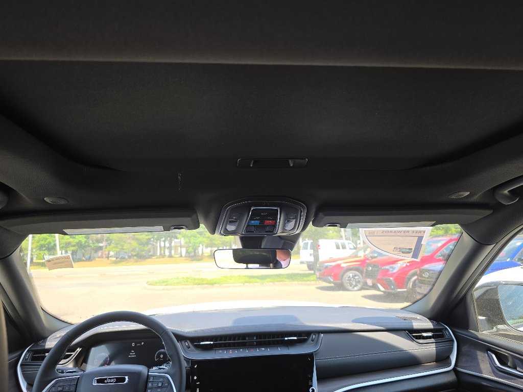 New 2026 Bright White Clear-Coat Exterior Paint Jeep Altitude image 14
