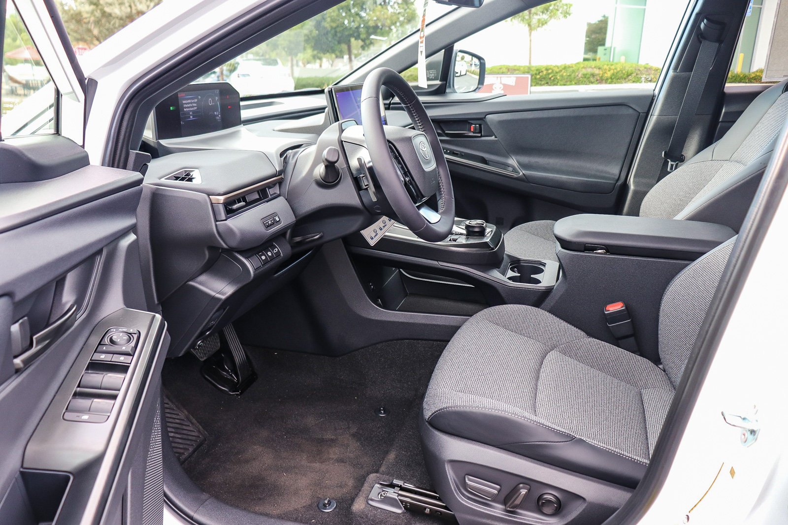 New 2026 Wind Chill Pearl <sup>1</sup> Toyota  XLE image 24