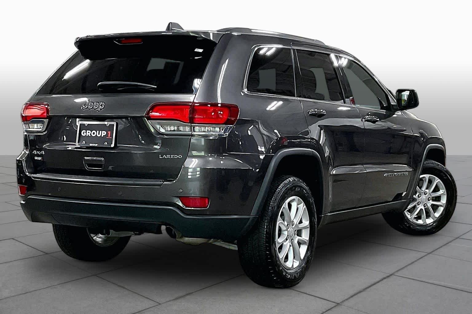 Used 2021 Granite Crystal Metallic Clearcoat Jeep Laredo E image 13