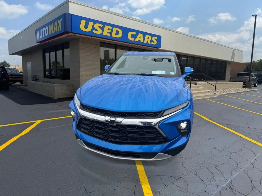 Used 2024 Riptide Blue Chevrolet LT image 3