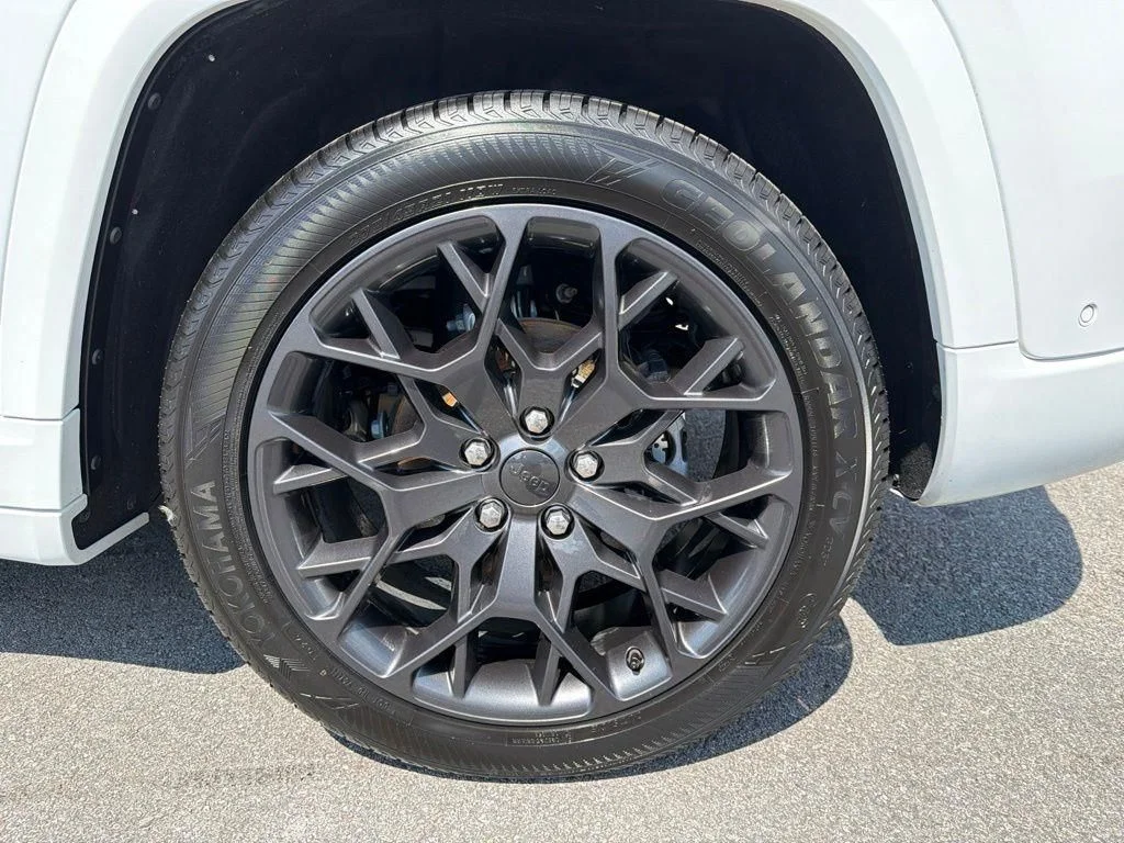 Used 2024 White Jeep Summit Reserve image 12