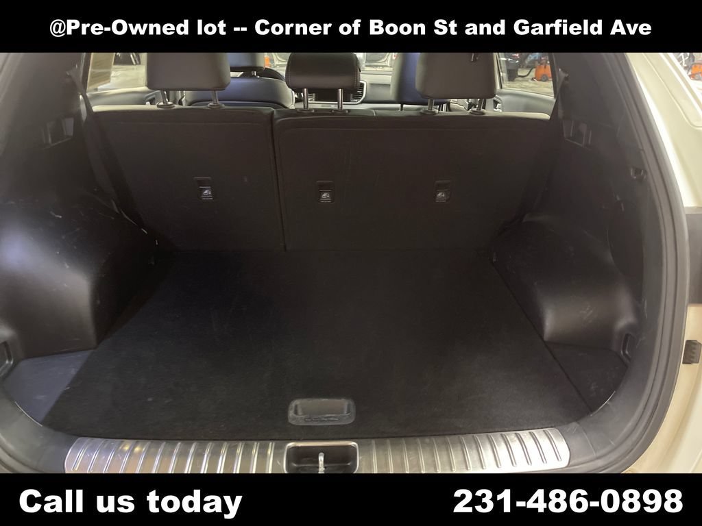 Used 2021  Kia S image 22