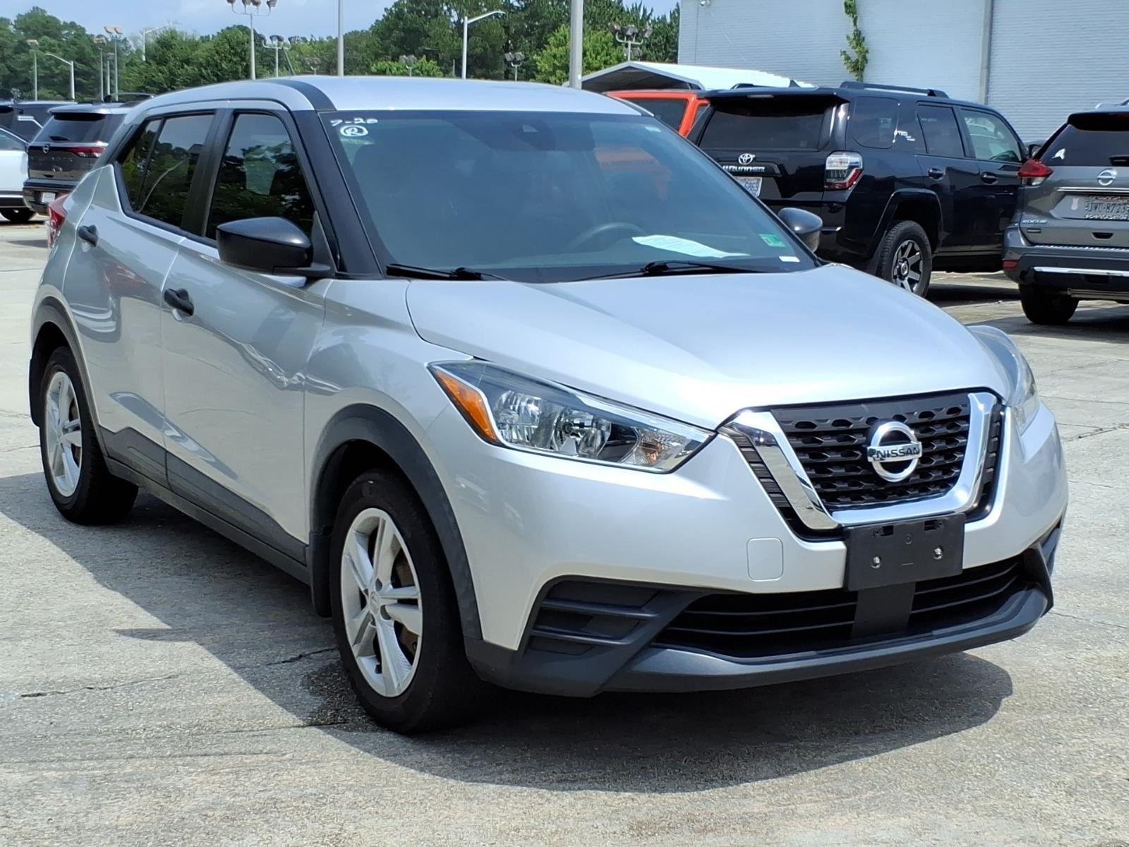 Used 2020 Brilliant Silver Metallic Nissan S image 5