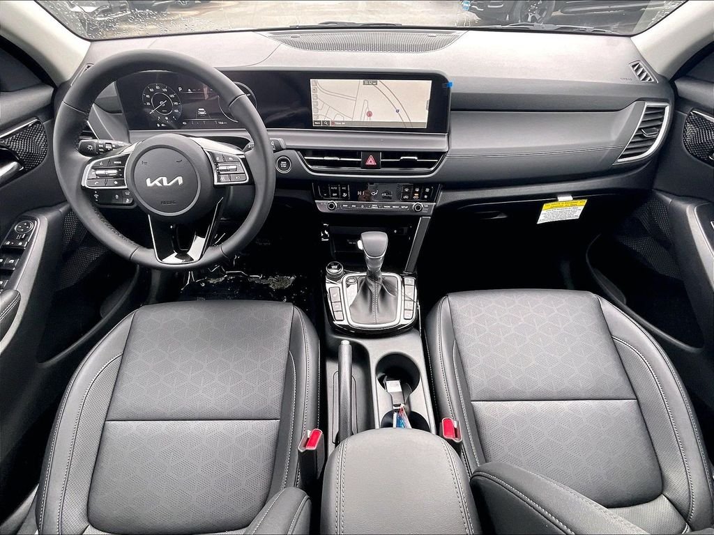 New 2026 Snow White Pearl Kia EX image 11