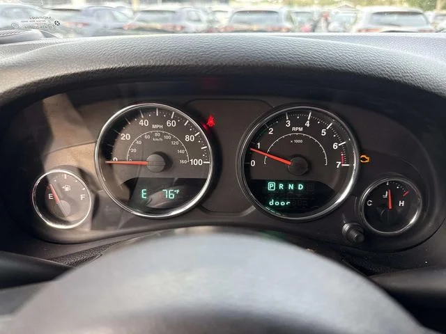 Used 2015 Gray Jeep Unlimited Sport image 34