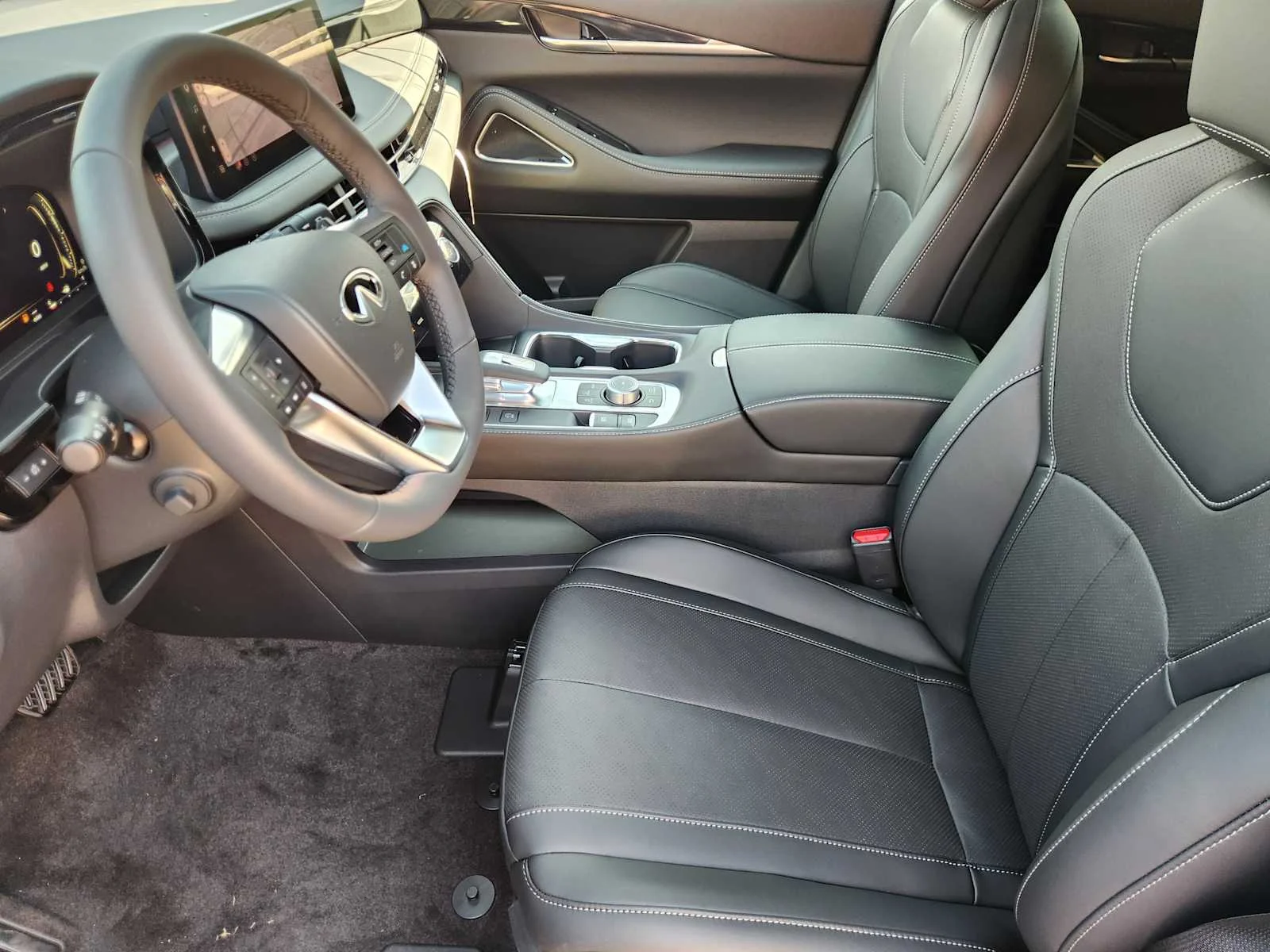 New 2027 2T RAD WHT INFINITI Sport AWD image 8