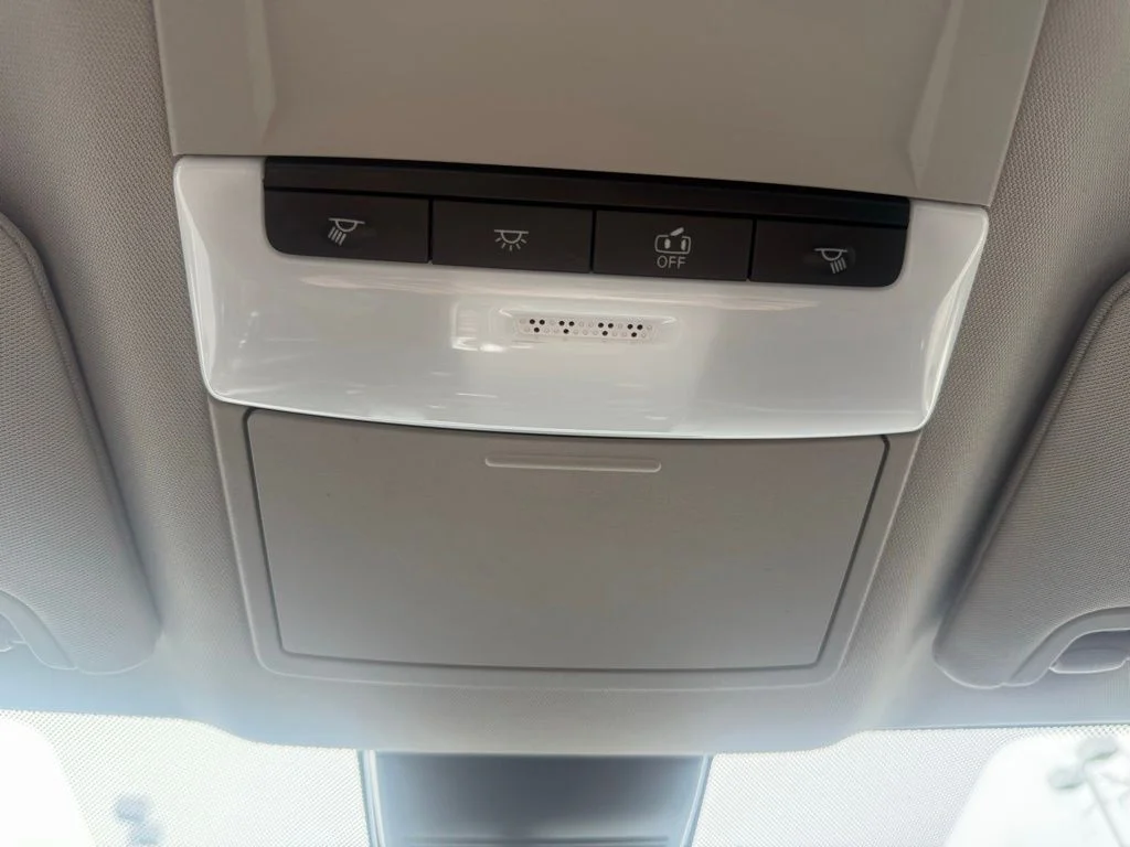 Used 2022 White Nissan 2.5 image 26