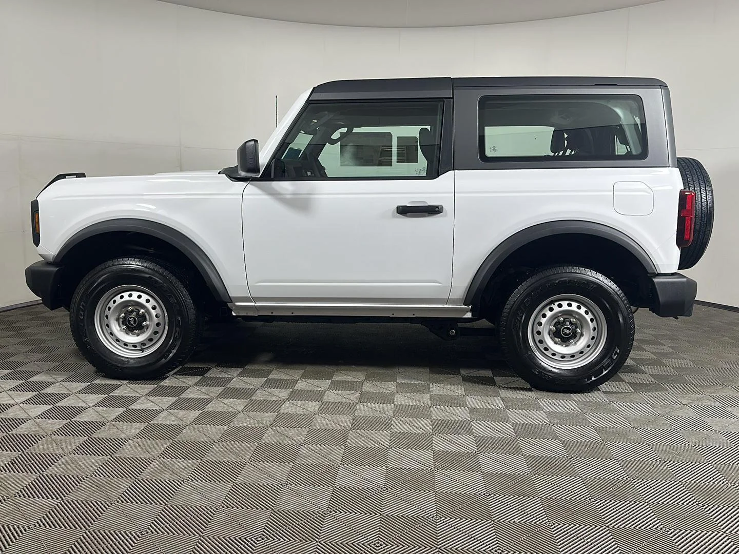New 2026 Oxford White Ford Base image 5