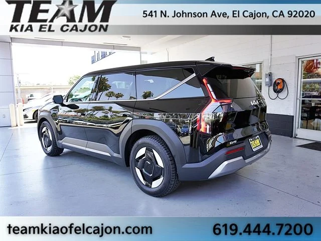 Used 2024 Black Kia Light Long Range image 7