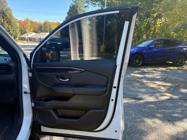 Used 2025 Platinum White Pearl Honda Black Edition image 33