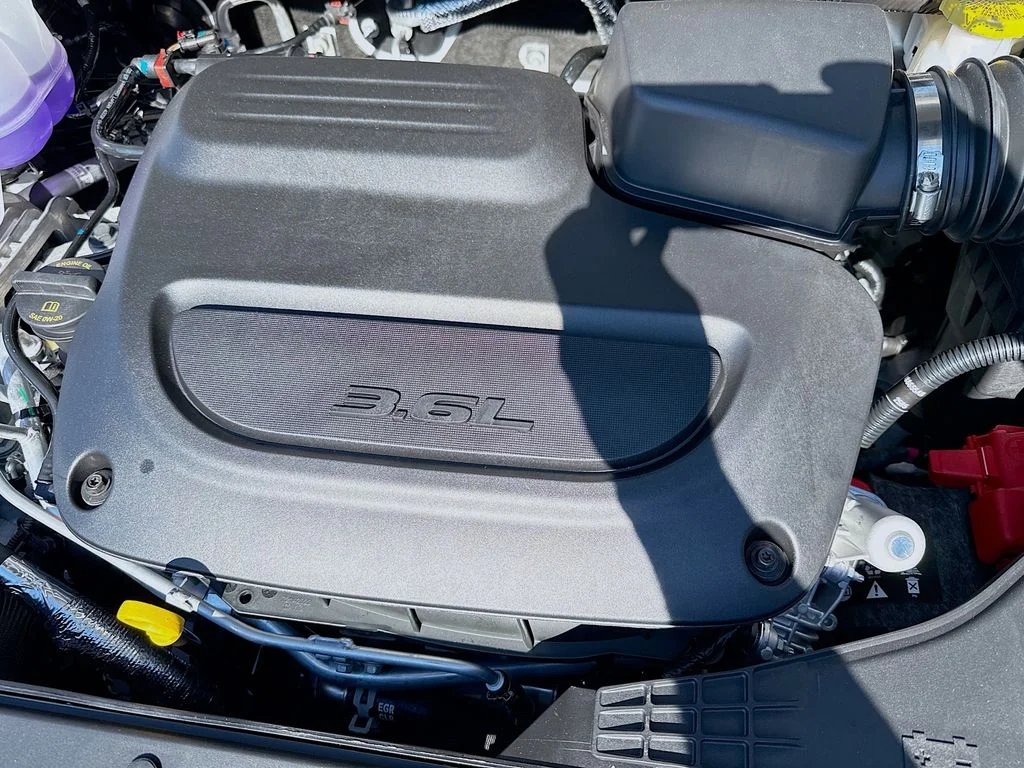 New 2026 Bright White Clearcoat Chrysler Select image 9