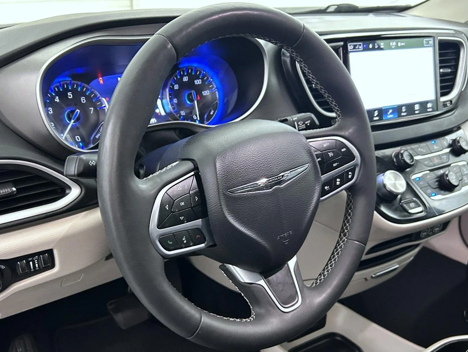 Certified Used 2023 White Chrysler Touring L image 11