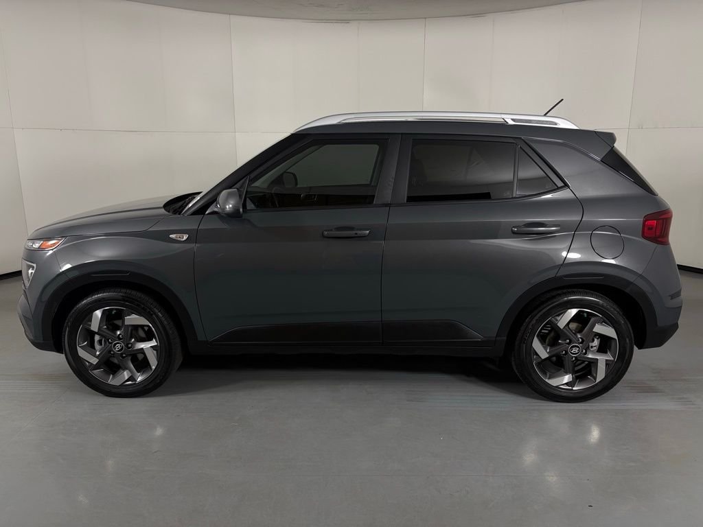 Used 2025 Gray Hyundai SEL image 4
